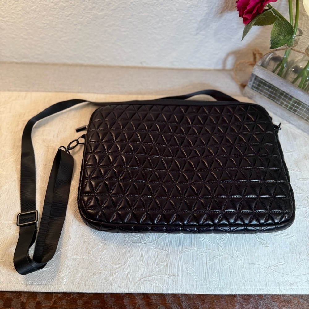 Unisex quilted reporter bag or‎ tablet/reader bag. 10” x 14”. Black. Adjustable